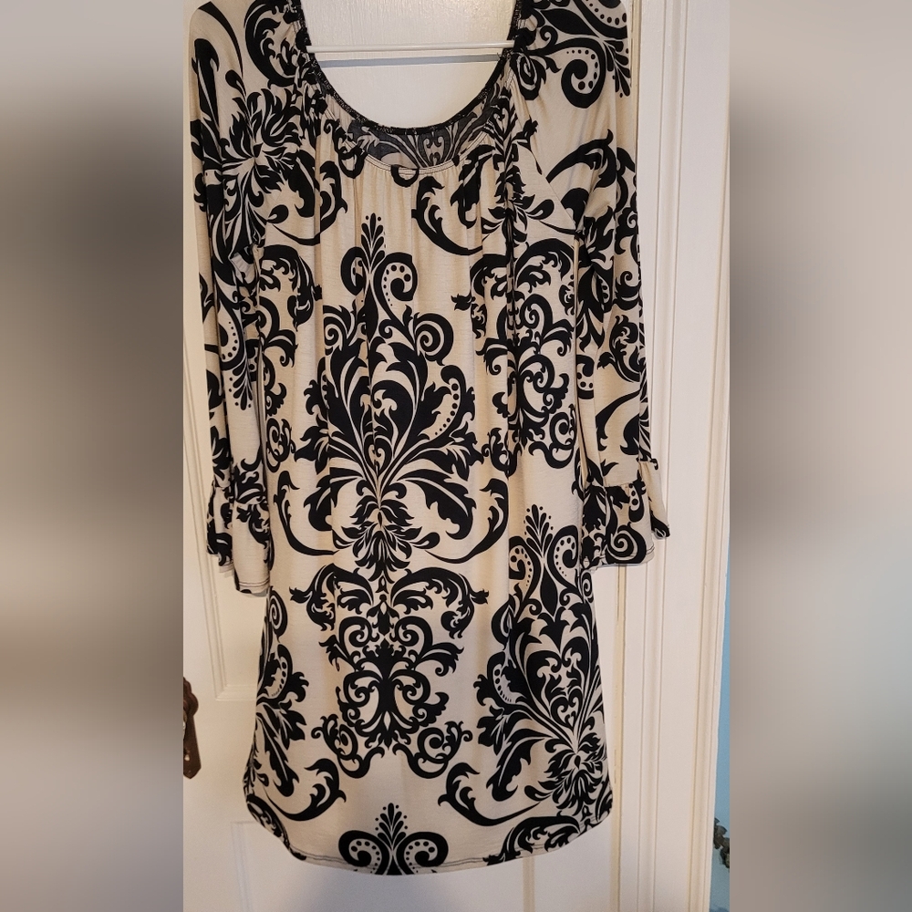 Boutique Cream And Black Rayon Short Dress, Ruffle Sleeves, Size M